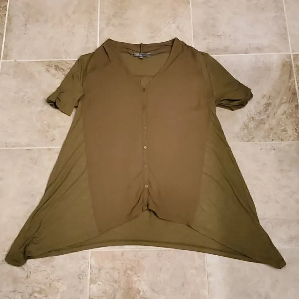 89th & Madison button front top - Picture 3 of 7